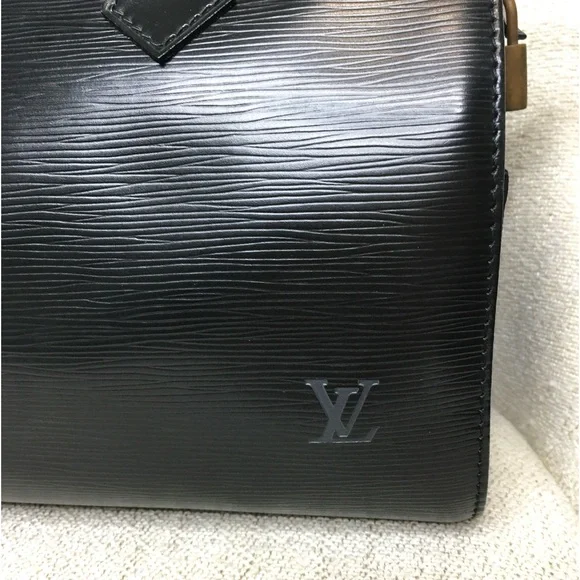 Authentic Louis Vuitton Epi black leather Speedy bag - Picture 4 of 16
